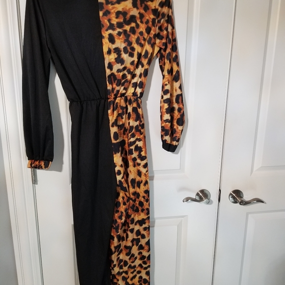 Jumpsuit. XL but runs small. More like a medium - Picture 2 of 2